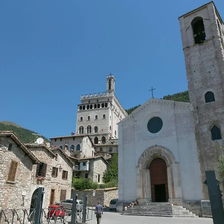 Сasa de vacaciones Luxurious Holiday In Gubbio With Pool Costacciaro